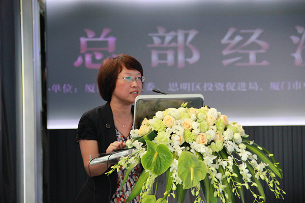 市发改委服务业发展处李晓燕处长对厦门市总部经济优惠政策进行宣讲_副本.jpg